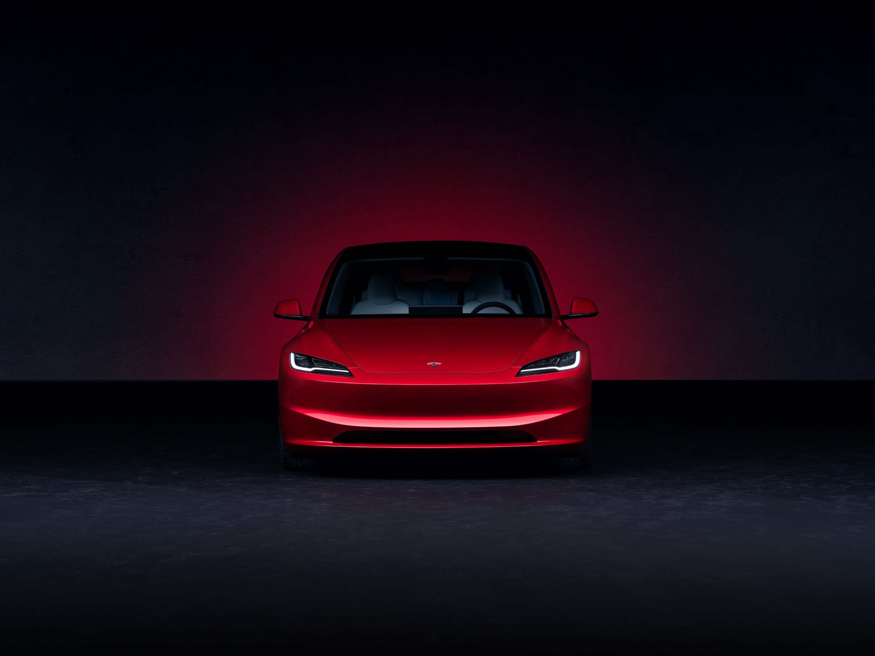 圖說：Model 3 煥新版全新車頭設計與矩陣式 LED 頭燈。